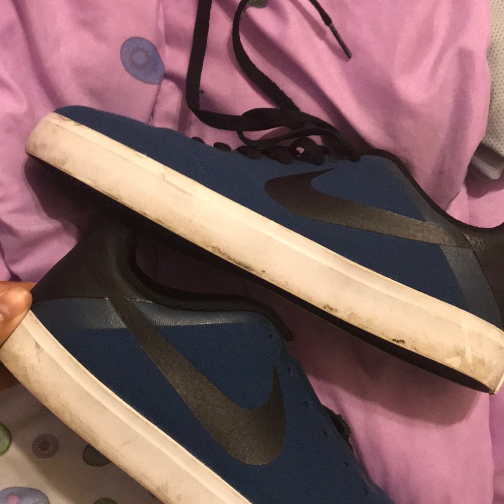 Gym shoes